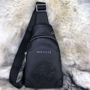 VERSACE男包 专柜爆款 最新款 顶级牛皮 范思哲男士胸包 贴心设计耳机孔 8563  rdn1034