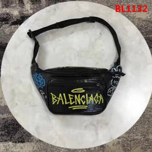 BALENCIAG巴黎世家 專櫃同步更新 塗鴉胸包腰包 簡約兩用包 可做胸包或者腰包  BL1132