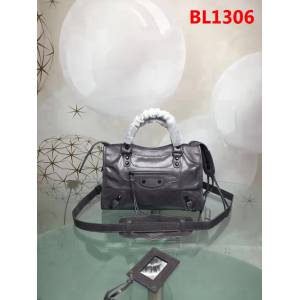 BALENCIAG巴黎世家 經典款 義大利進口原版油蠟頭層牛皮 古銅釘黑色 時尚百搭 手提肩背斜挎包  BL1306