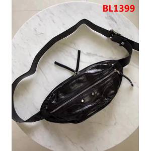 BALENCIAG巴黎世家 胸包 真皮  BL1399