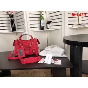 BALENCIAG巴黎世家 經典機車 原版山羊皮 包邊五金款 簡單時尚風格 手提肩背斜挎包  BL1429
