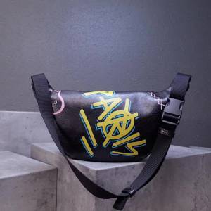 BALENCIAG巴黎世家 頂級原版品質 EXPLORER塗鴉款胸包 腰包 182788  BL1541