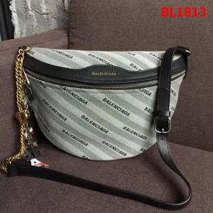 BALENCIAG巴黎世家 半月腰包 帆布材質 滿飾Balenciaga標識提花  BL1813