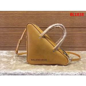BALENCIAG巴黎世家 17秋冬 爆款三角包 原版進口皮 476975  BL1838