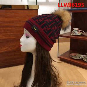 FENDI芬迪 秋冬新款 爆款簡單大氣 羊毛配狐狸毛球針織帽 LLWJ6195