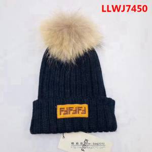 FENDI芬迪 代購品質 專櫃款 大毛球毛線帽 LLWJ7450