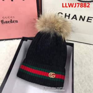 GUCCI古馳 2018秋冬專櫃款 兔絨毛球時尚針織毛線帽 LLWJ7882