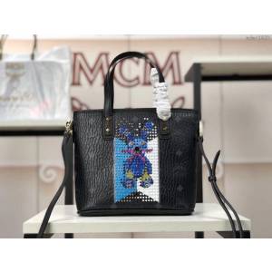MCM女包 原單 6203兔子打釘 飾有可愛圖案 Anya購物袋 MCM女手提包 手拎包 MCM斜挎單肩包  mdmc1420