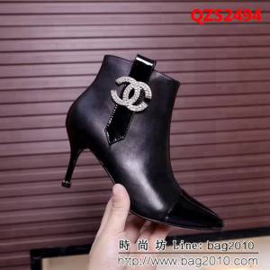 CHANEL香奈兒 經典款 牛皮+漆皮 專櫃 高跟時尚短靴 QZS2494