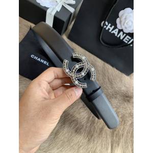 Chanel女士皮帶 香奈兒鑲嵌鑽石珍珠扣腰帶 香奈兒20新款字母LOGO秀款皮帶  jjp1178