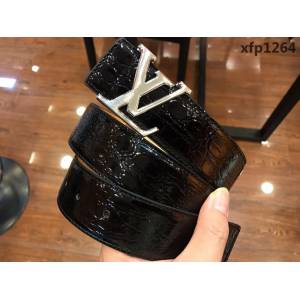 路易威登LV 2019春夏新款 頂級頭層高光鱷魚紋牛皮 不銹鋼扣 男士皮帶  xfp1264