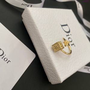 Dior飾品 迪奧經典熱銷款鑲鑽繞圈開口戎指  zgd1050