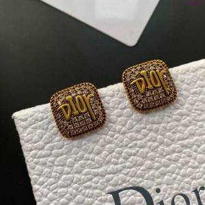 Dior飾品 迪奧經典熱銷款滿鑽方形Dior字母耳釘耳環  zgd1449