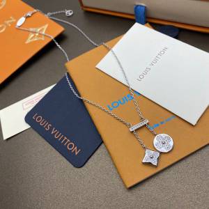 Louis Vuitton新款飾品 路易威登經典圖案吊墜女款項鏈 LV白金鑲嵌鋯石項鏈  zglv1875