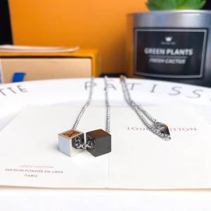 Louis Vuitton新款飾品 路易威登骰子項鏈 LV琺瑯方形吊墜項鏈  zglv2236
