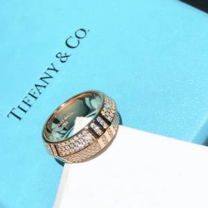 Tiffany純銀飾品 蒂芙尼女士專櫃爆款羅馬字母重工滿鑽戒指  zgt1679