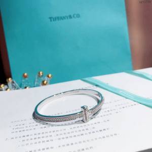 Tiffany飾品 蒂芙尼女士專櫃爆款T1寬版半鑽手鐲  zgt1778