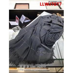CHANEL香奈兒 年度新品小香羊絨工藝款 雙C金線格紋圍巾 LLWJ7077