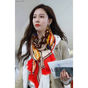 Louis Vuitton女士圍巾 路易威登2021新款頂級羊絨圍巾披肩 LV箱包花卉長巾  mmj1105