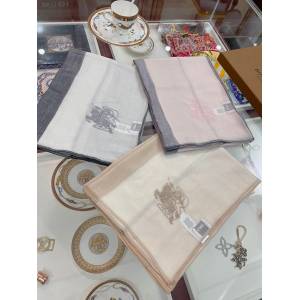 Burberry專櫃同步超薄羊絨格子披肩 巴寶莉2021早秋經典巴格羊絨披肩圍巾  mmj1494
