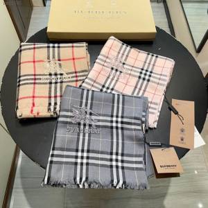Burberry最新羊絨長圍巾字母塗鴉 巴寶莉2021新款經典格子圍巾  mmj1508