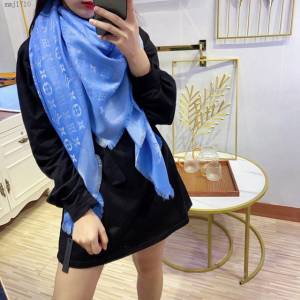 Louis Vuitton秋冬新款女士圍巾 路易威登明星同款圍巾 真絲羊毛LV披肩大方巾  mmj1710