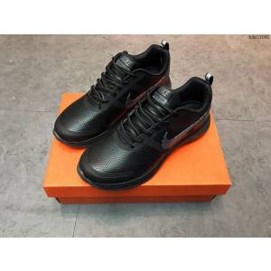Nike男鞋 耐克頭層超纖皮 耐克登月男子運動休閒鞋  hdx13180