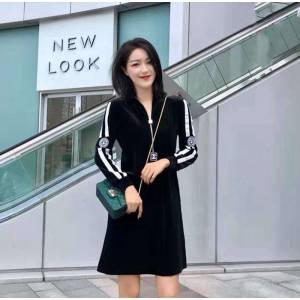 Chanel香奈兒 法國專櫃同步新款 19春裝新款 時尚氣質 香奈兒絲絨 收腰連衣裙  xly1088