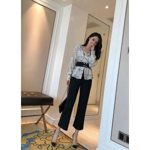 Chanel香奈兒 法國專櫃同步新款 2019新款 港味設計感 上衣＋闊腿褲 洋氣女神套裝  xly1165