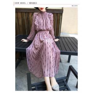 Chanel香奈兒 法國專櫃同步新款 2019早春新款 荷葉邊 燈籠袖 名媛氣質 收腰 亮絲拼接 氣質大擺連衣裙  xly1185