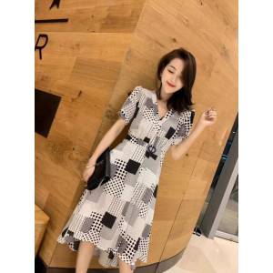Chanel香奈兒 法國專櫃同步新款 2019新款 幾何元素 簡潔修身大裙擺  xly1250